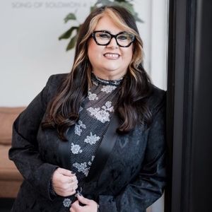 Meet your Posher, Evette